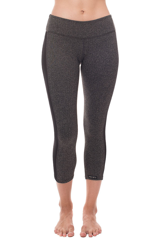 Front of the Herringbone leggings with mesh on the side