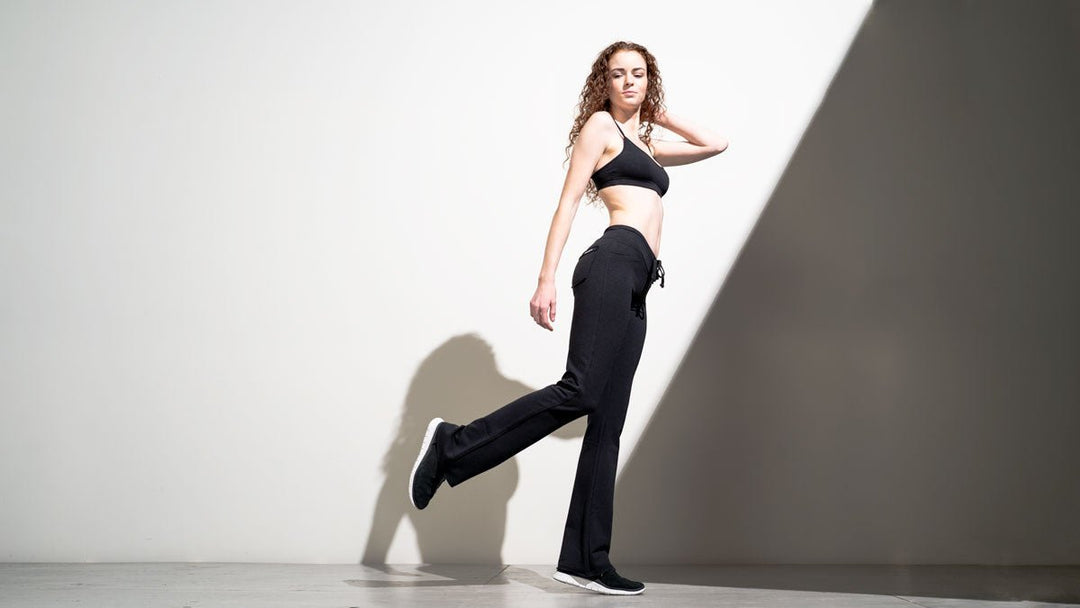 sustainable workout clothes in black bamboo fabric sports bra and pants