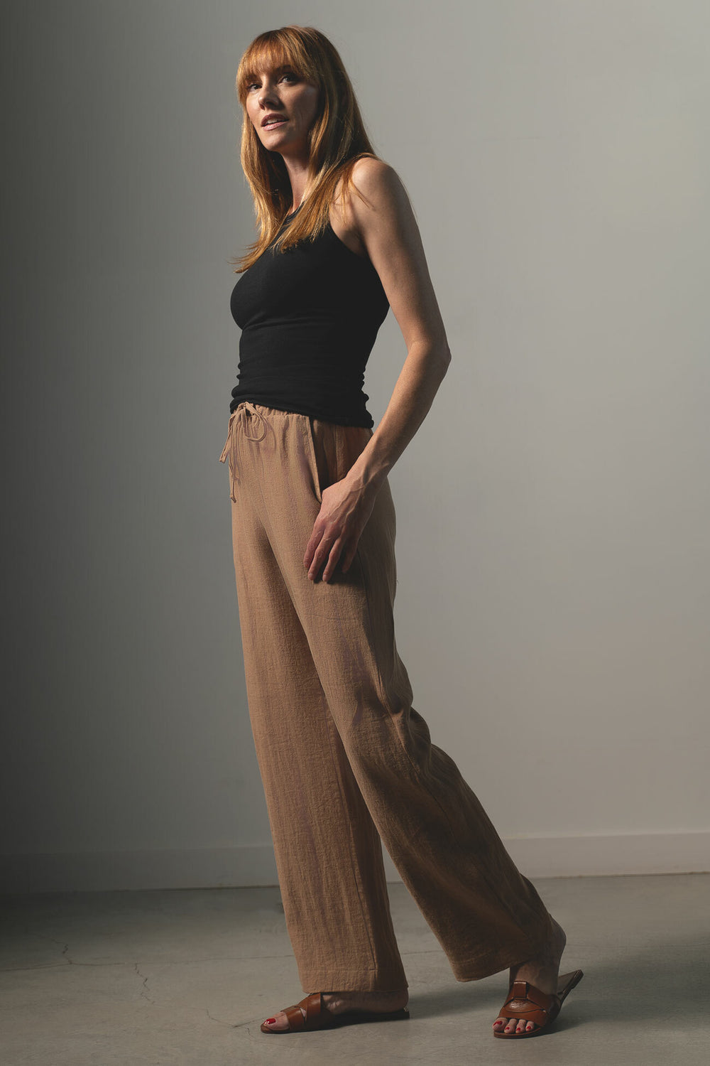 Women's beige tan wide leg linen pants with bamboo tank top outfit