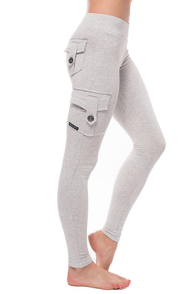 Ligth gray leggings with two back pockets and two side pockets