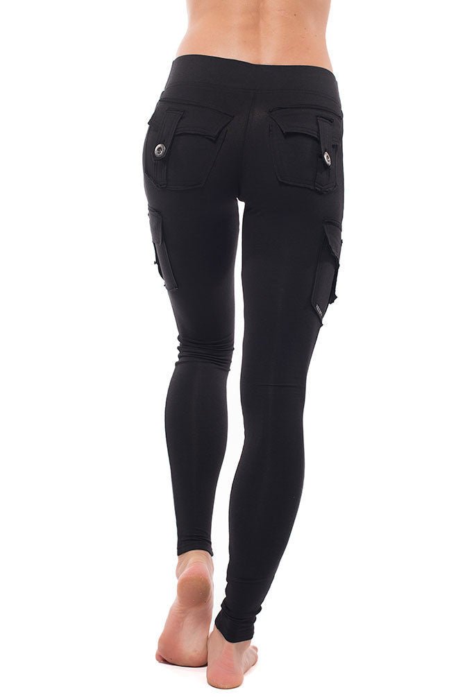 Black bamboo pockets leggings with two back cargo pockets and two side pockets