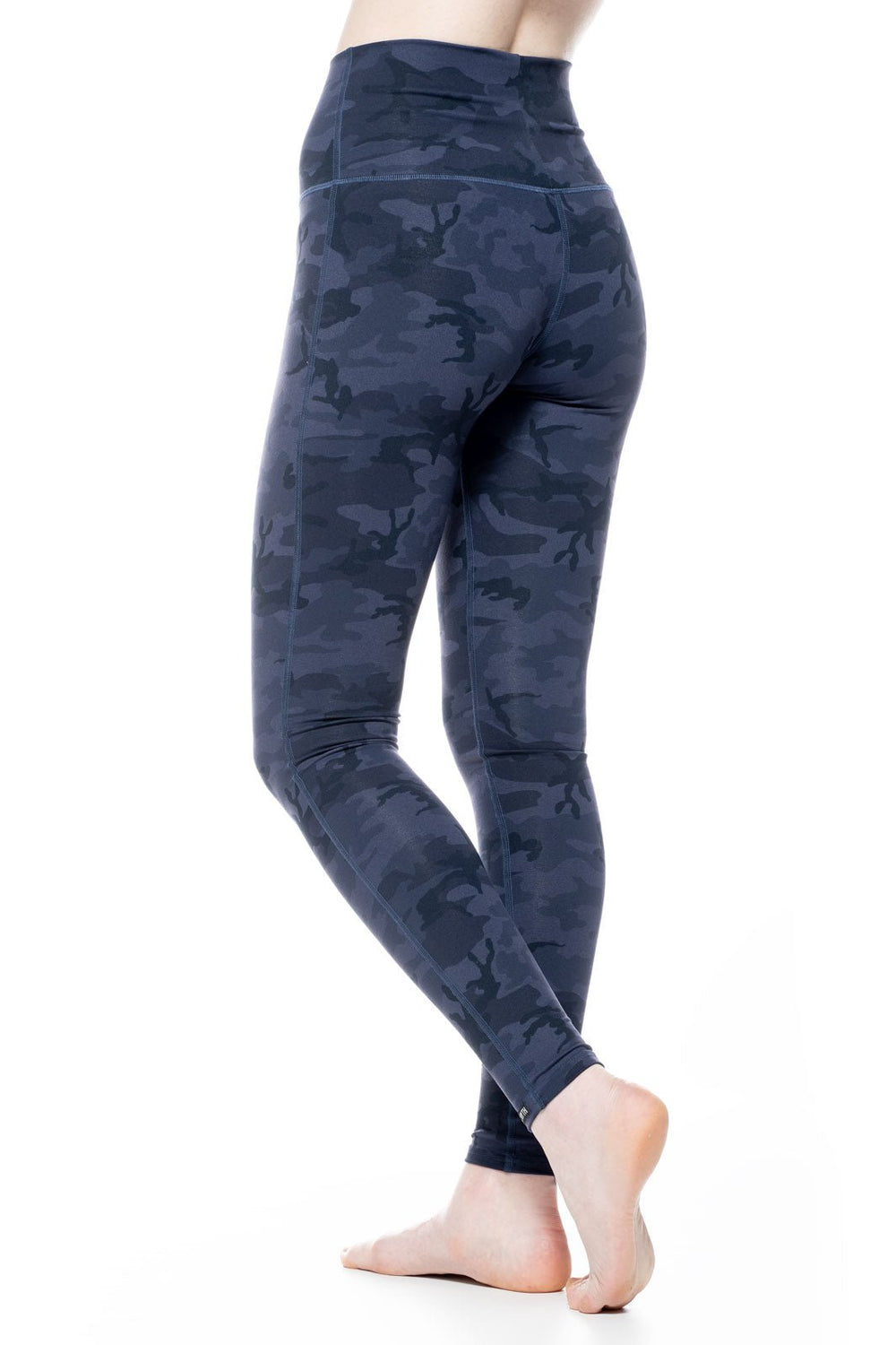 Side view fo the high waist blue camouflage leggings 